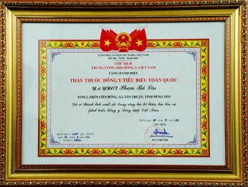 Bằng khen Y sĩ YHCT Phạm Bá Lin