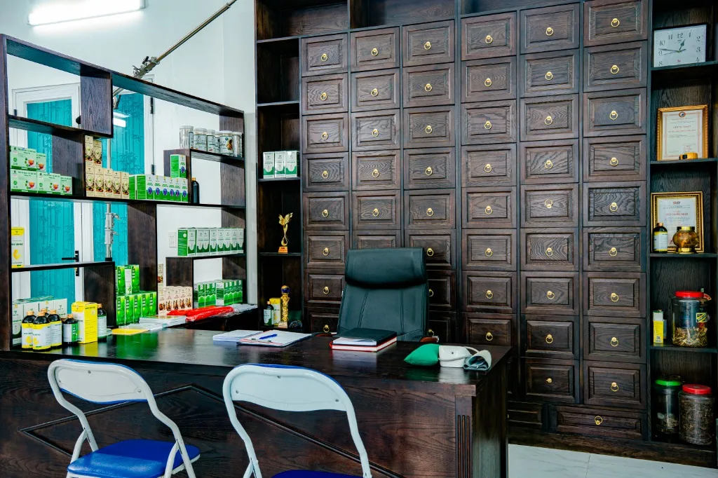 Không gian trưng bày giấy phép và bằng khen danh dự Phạm Bá Tuân