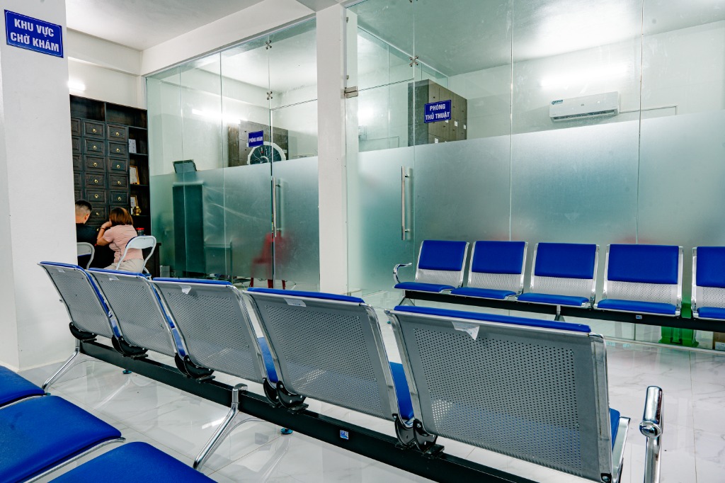 Khu vực sảnh chờ thăm khám khang trang