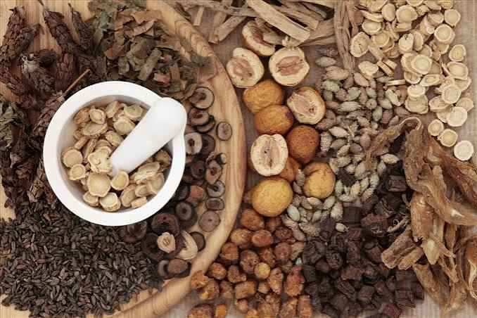 Sơ chế dược liệu truyền thống